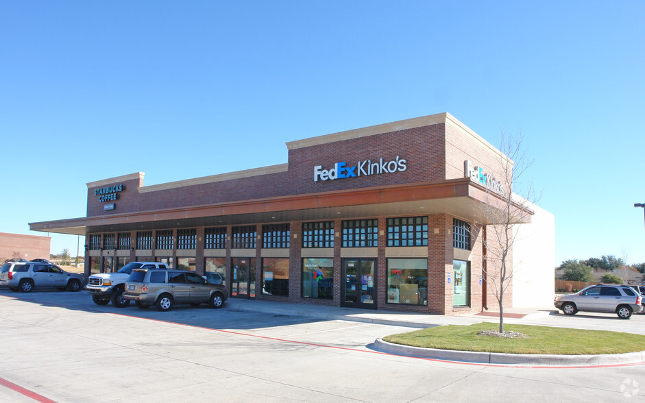 5735 S Hulen St, Fort Worth, TX for lease - Building Photo - Image 1 of 4