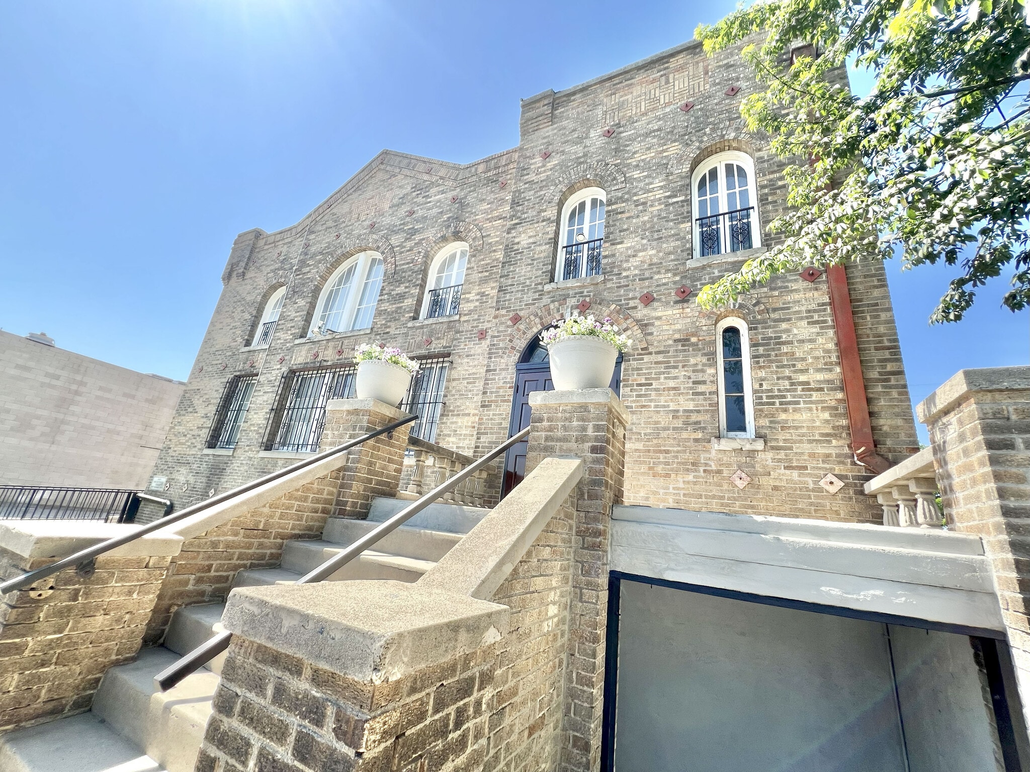 606 E 6th St, Los Angeles, CA for sale Interior Photo- Image 1 of 17