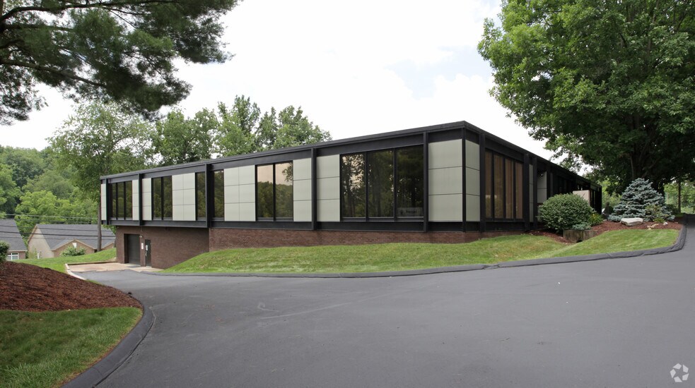395 Valley Brook Rd, McMurray, PA for lease - Building Photo - Image 2 of 6
