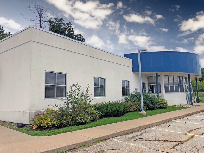 55 Carl Dr, Manchester, NH 03103