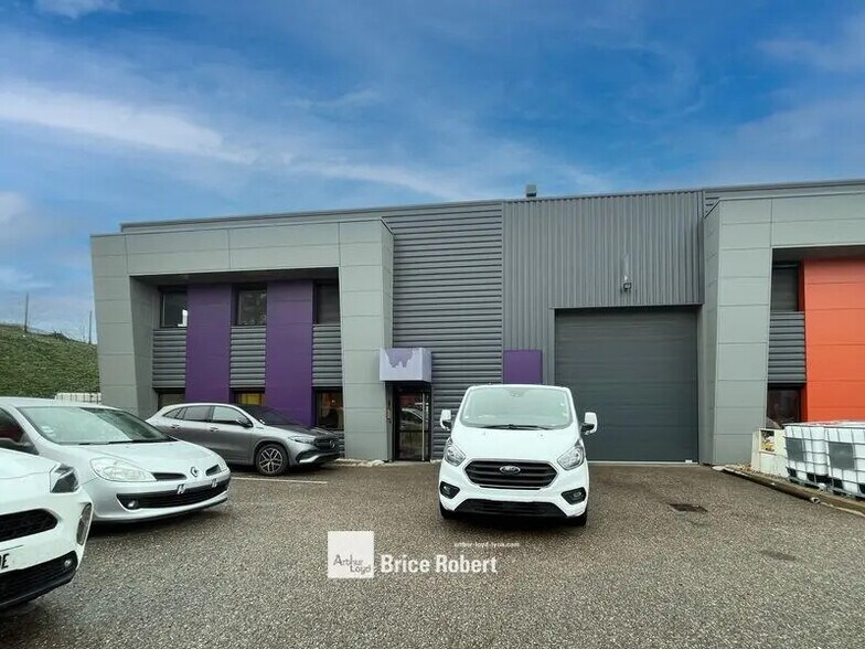 Flex in Vénissieux for lease - Building Photo - Image 1 of 7