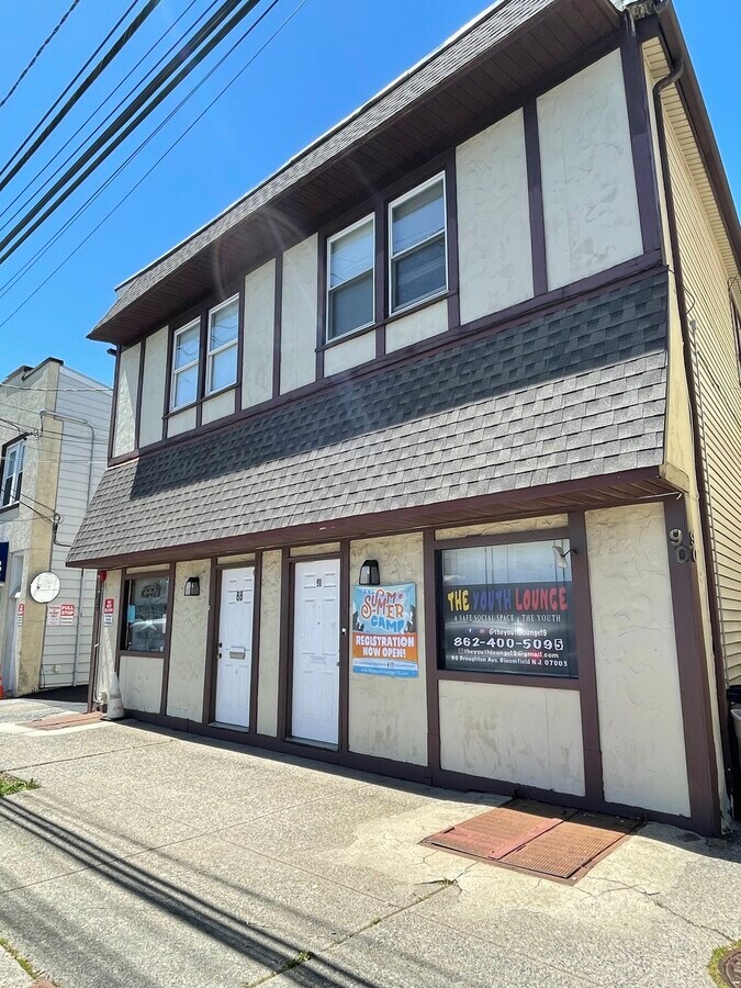 8890 Broughton Ave, Bloomfield, NJ 07003