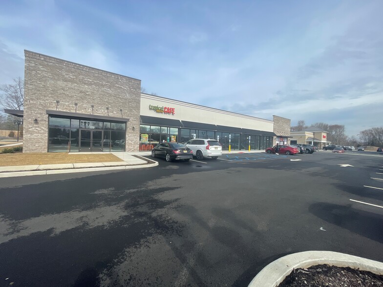 3301 US Highway 9, Freehold, NJ for lease - Building Photo - Image 1 of 8