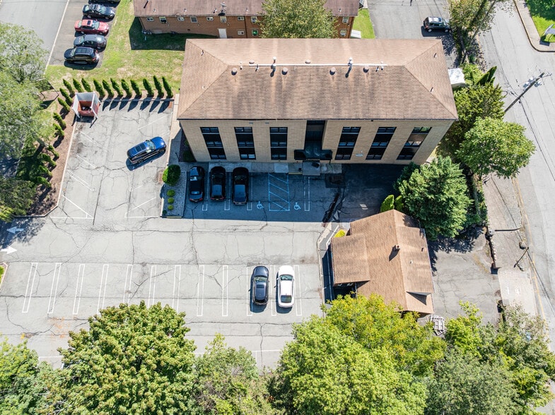 2 buildings for sale portfolio of 2 properties for sale on LoopNet.com - Building Photo - Image 2 of 24