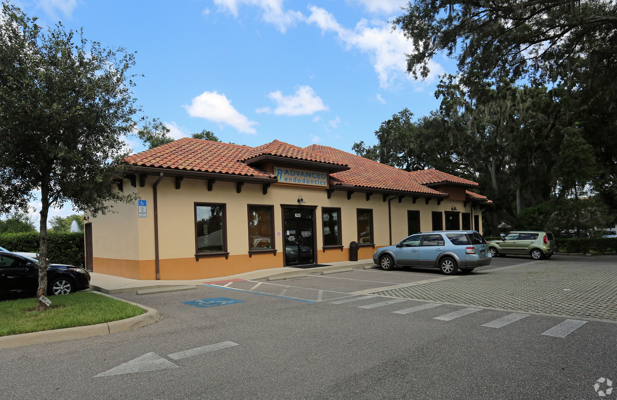 625-627 Eichenfeld Dr, Brandon, FL for sale Primary Photo- Image 1 of 1