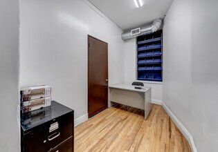 6350-6356 Van Nuys Blvd, Van Nuys, CA for lease Building Photo- Image 2 of 3