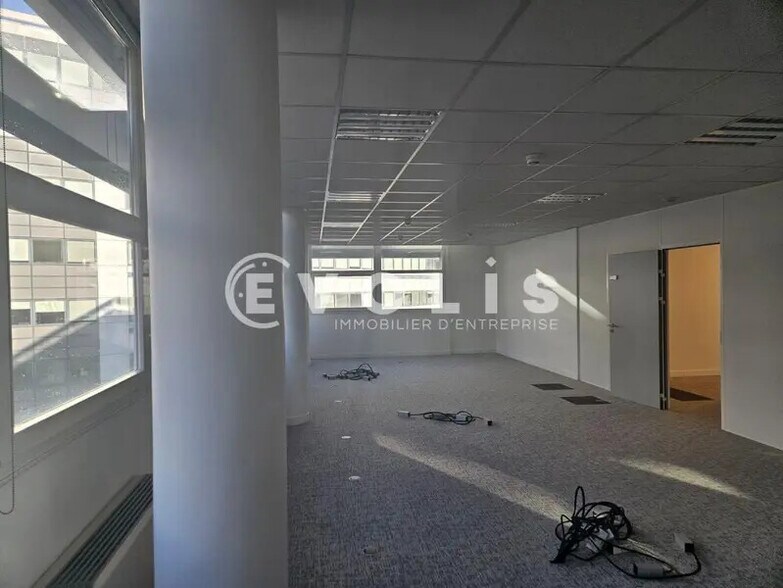 Office in Massy for lease - Building Photo - Image 3 of 22