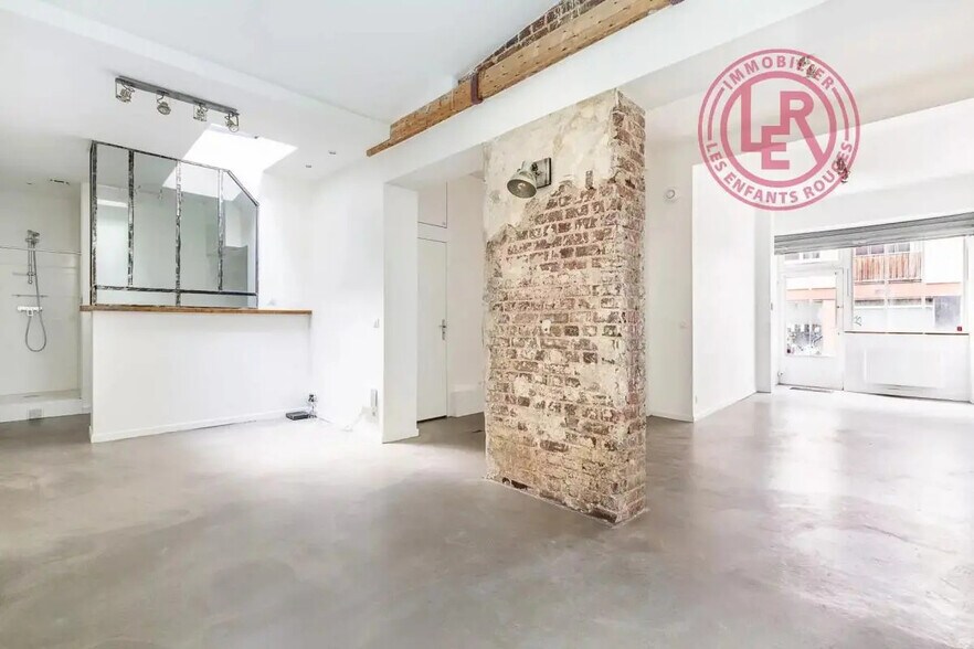 Retail in Paris for lease - Interior Photo - Image 2 of 9