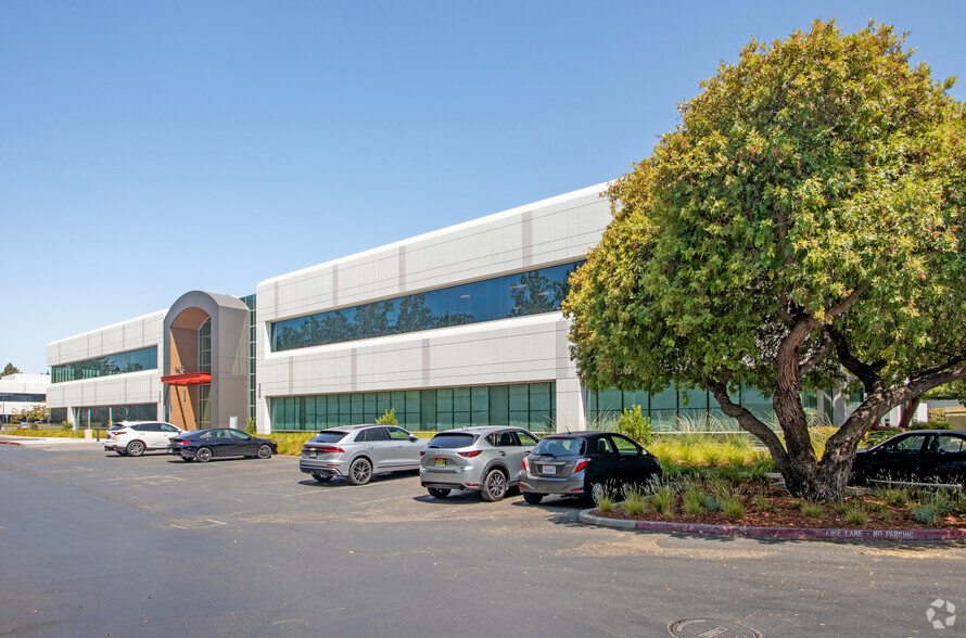 945 Stewart Dr, Sunnyvale, CA for lease - Building Photo - Image 2 of 8