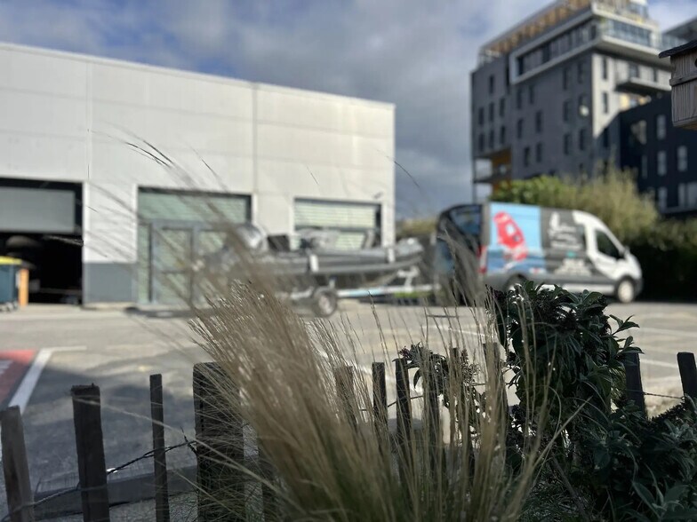 Flex in Lorient for lease - Building Photo - Image 2 of 3