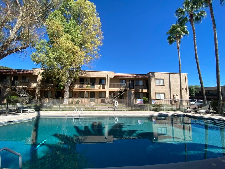 300 W Via Alamos Dr, Green Valley, AZ 85614