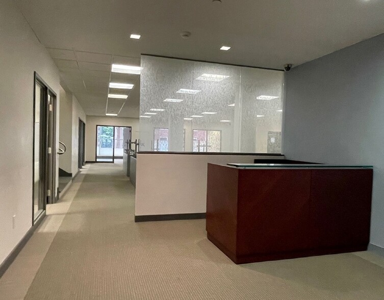 401 E Market St, Charlottesville, VA for lease - Interior Photo - Image 2 of 14