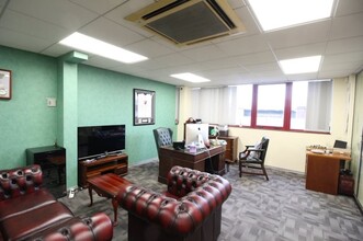 Britannia Way, London for lease Interior Photo- Image 2 of 2