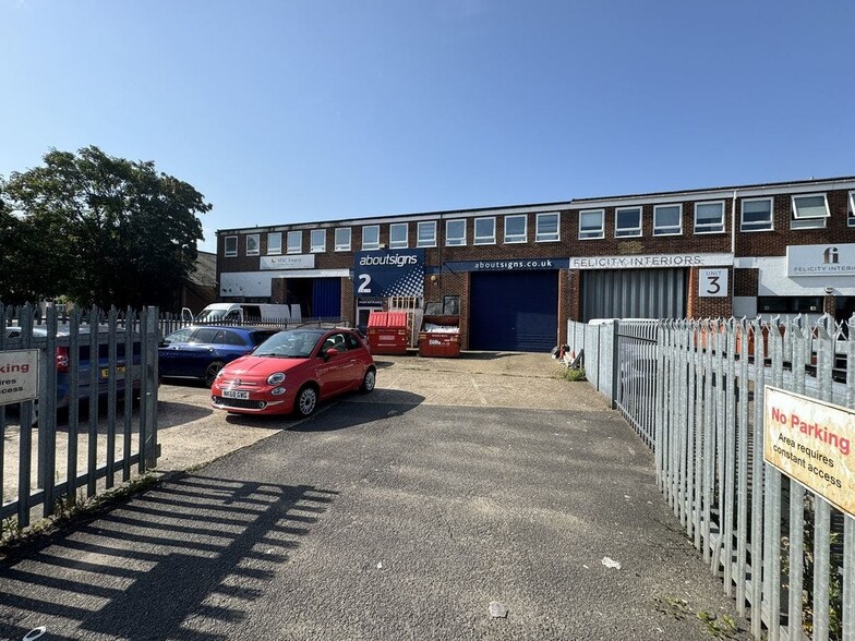 Browells Ln, Feltham for lease - Primary Photo - Image 1 of 12