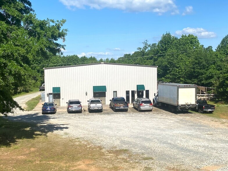 3833 Hunters Creek Rd, Carnesville, GA 30521