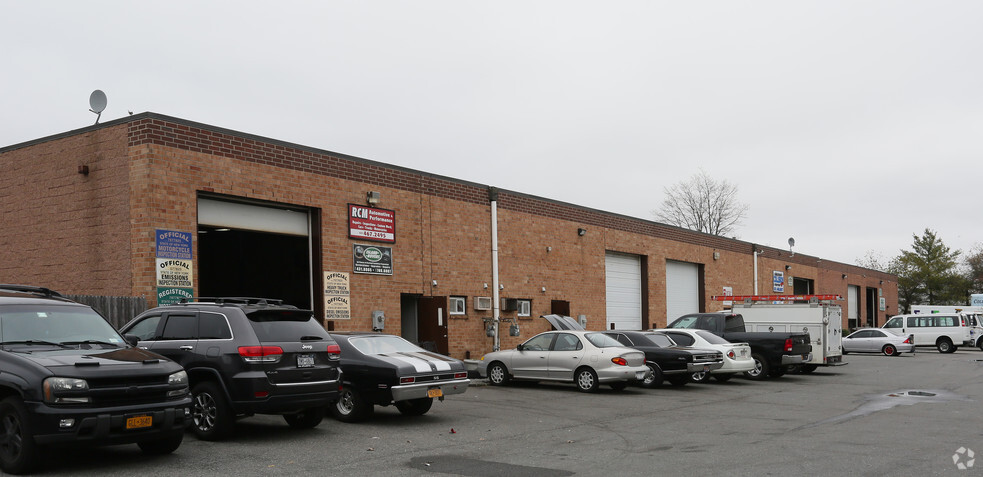 2083-2089 Lakeland Ave, Ronkonkoma, NY for lease - Primary Photo - Image 1 of 5