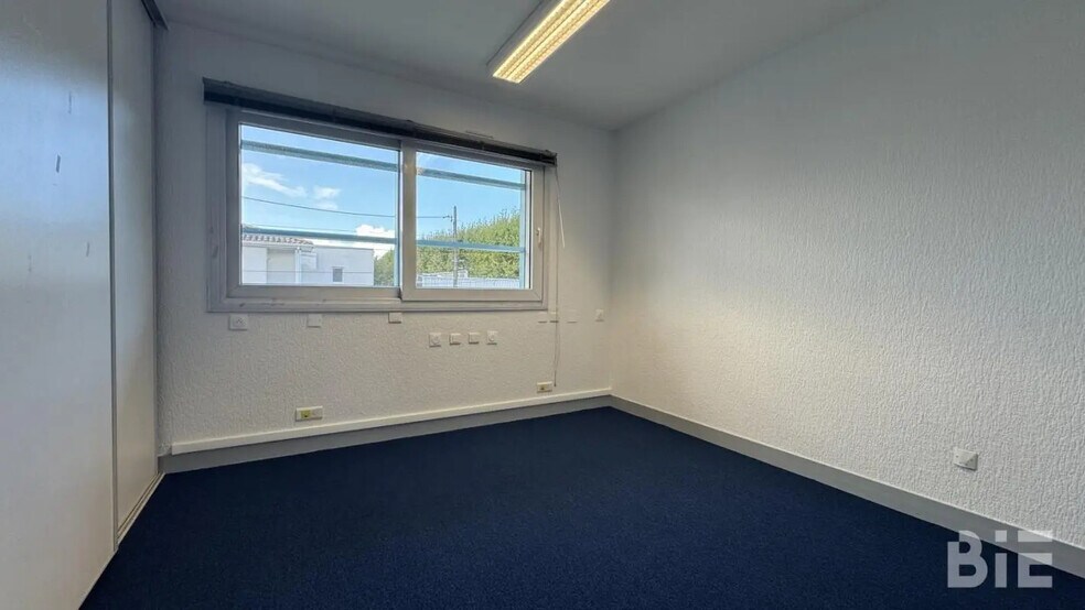 Office in Pessac for lease - Interior Photo - Image 2 of 4