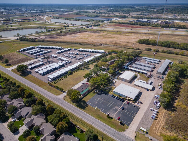 4709 N Hydraulic Ave, Park City, KS 67219 Store In A Wink