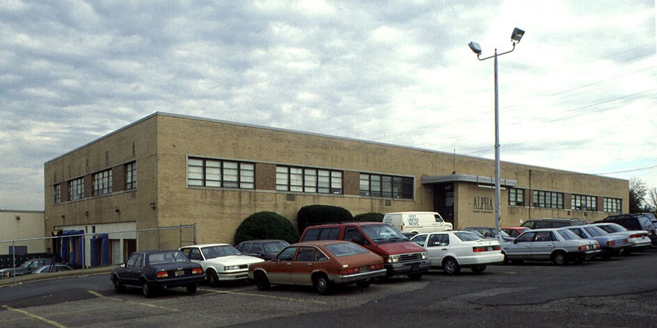 401-425 E Hunting Park Ave, Philadelphia, PA for lease - Primary Photo - Image 3 of 5