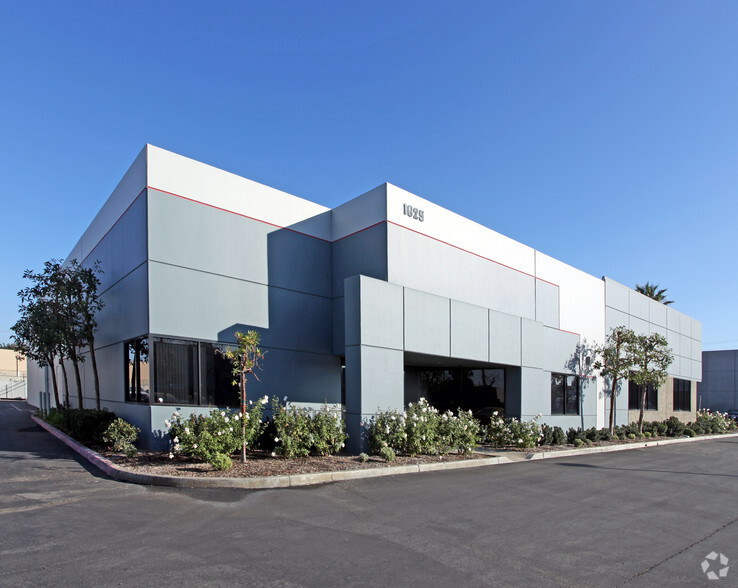 1025 W Barkley Ave, Orange, CA for lease - Primary Photo - Image 1 of 3