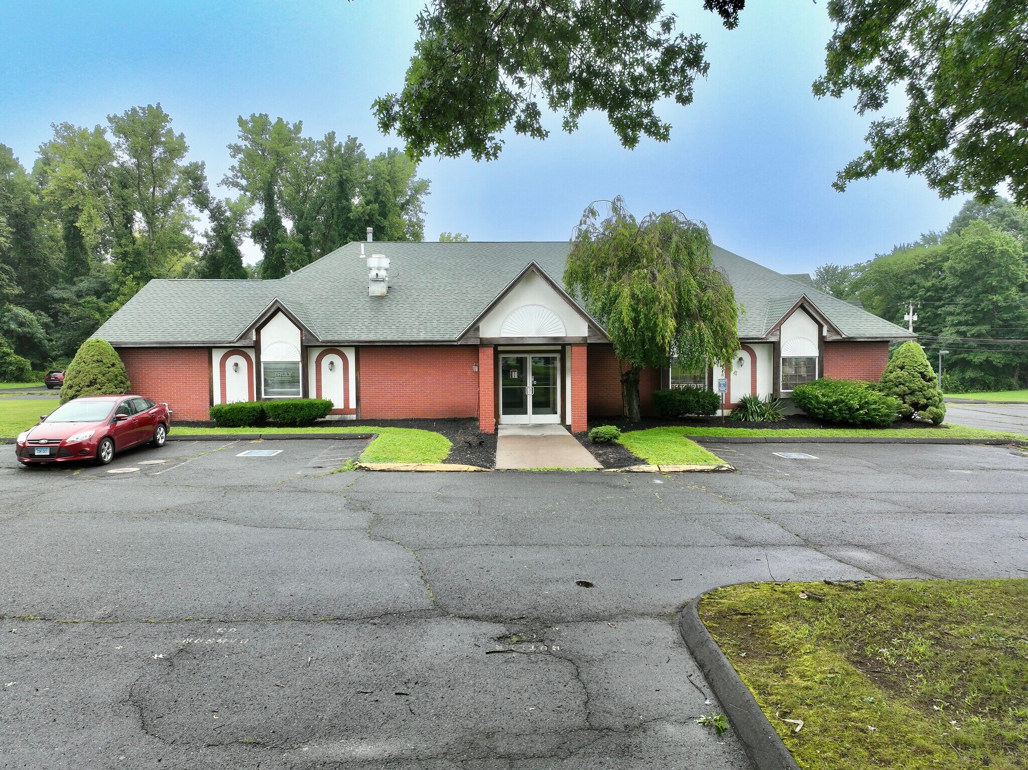 377 S Center St, Windsor Locks, CT for sale Building Photo- Image 1 of 6