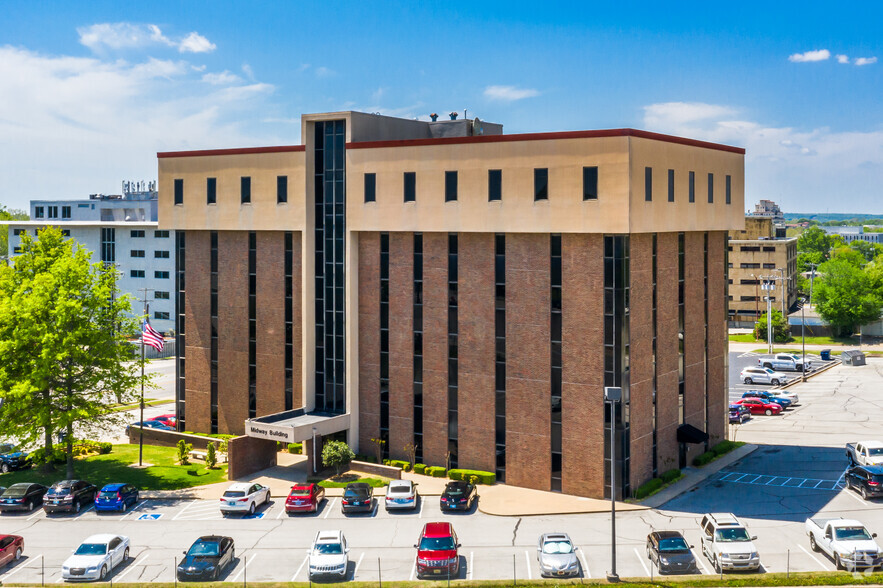 2727 E 21st St, Tulsa, OK for lease - Building Photo - Image 1 of 8