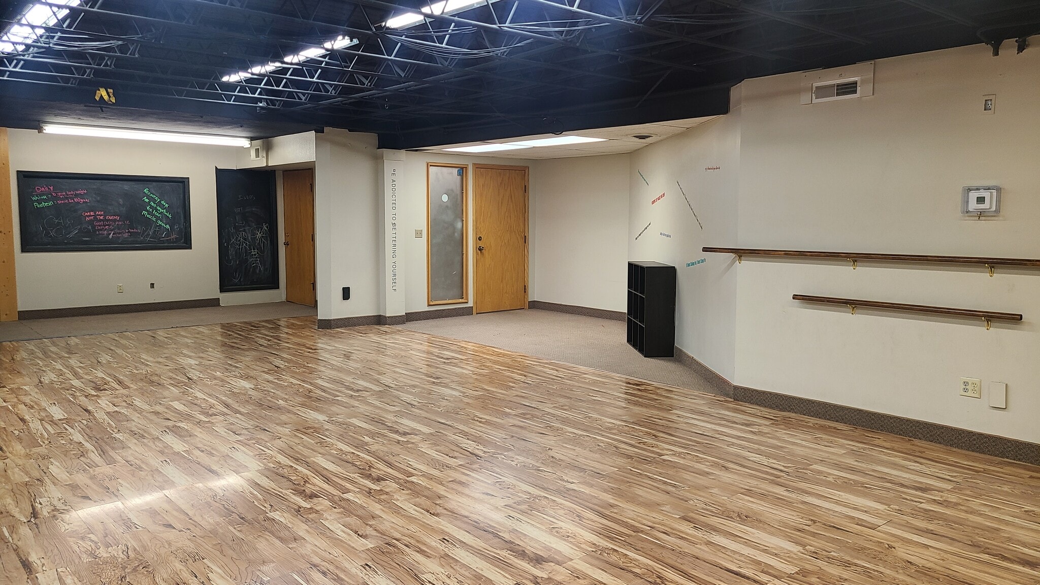 40 1st Ave W, Dickinson, ND for lease Interior Photo- Image 1 of 13