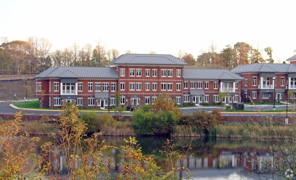 14111-14165 Robert Paris Ct, Chantilly, VA for sale - Building Photo - Image 1 of 31