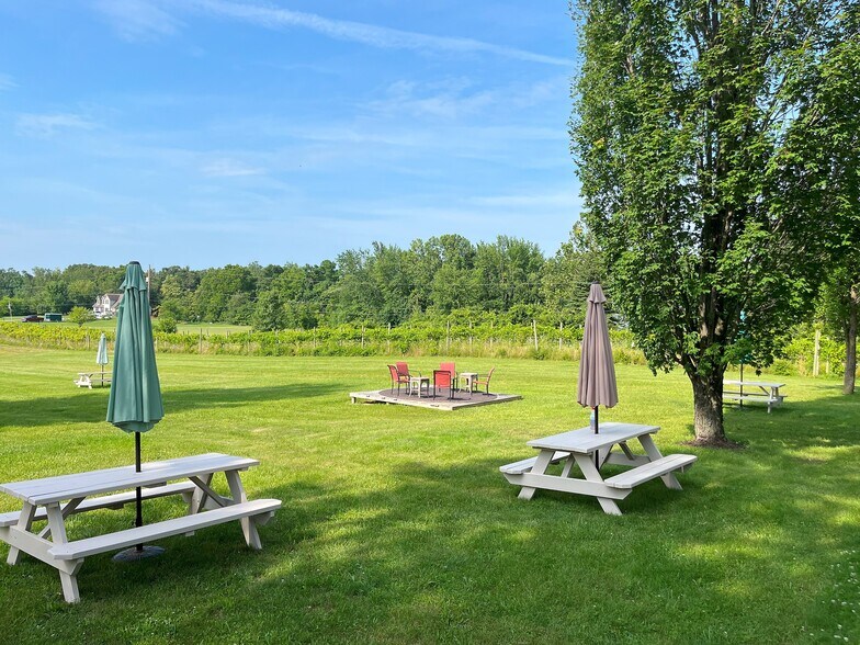 1261 E Munger Rd, Tecumseh, MI 49286 Winery, Vineyard, Brewery, FarmTecumseh