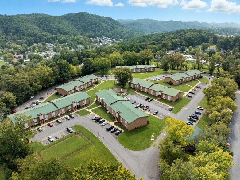 197 Units - Kingsport & Bristol portfolio of 2 properties for sale on LoopNet.com - Building Photo - Image 1 of 22