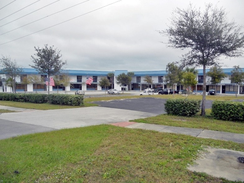2202 N U.S. Highway 1, Fort Pierce, FL for lease - Building Photo - Image 2 of 11