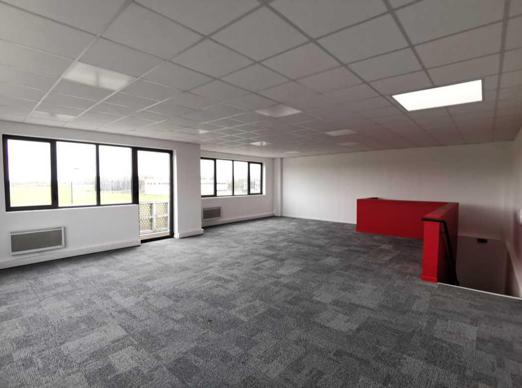 Flex in Saint-Pierre-du-Perray for lease Interior Photo- Image 1 of 1