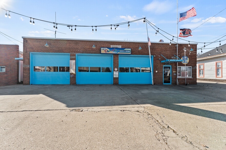 237 W Main St, Williamsburg, OH for sale - Building Photo - Image 3 of 30