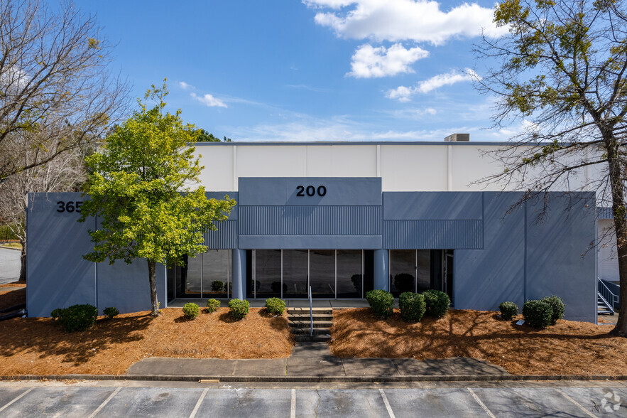 3655 Atlanta Industrial Dr NW, Atlanta, GA for lease - Building Photo - Image 3 of 26