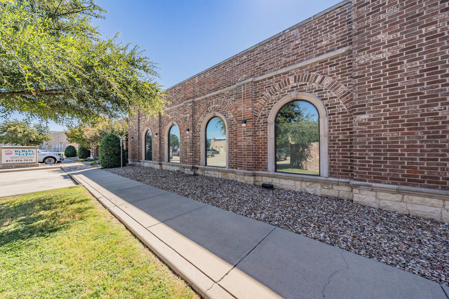 7217 Hawkins View Dr, Fort Worth, TX for lease - Building Photo - Image 2 of 33