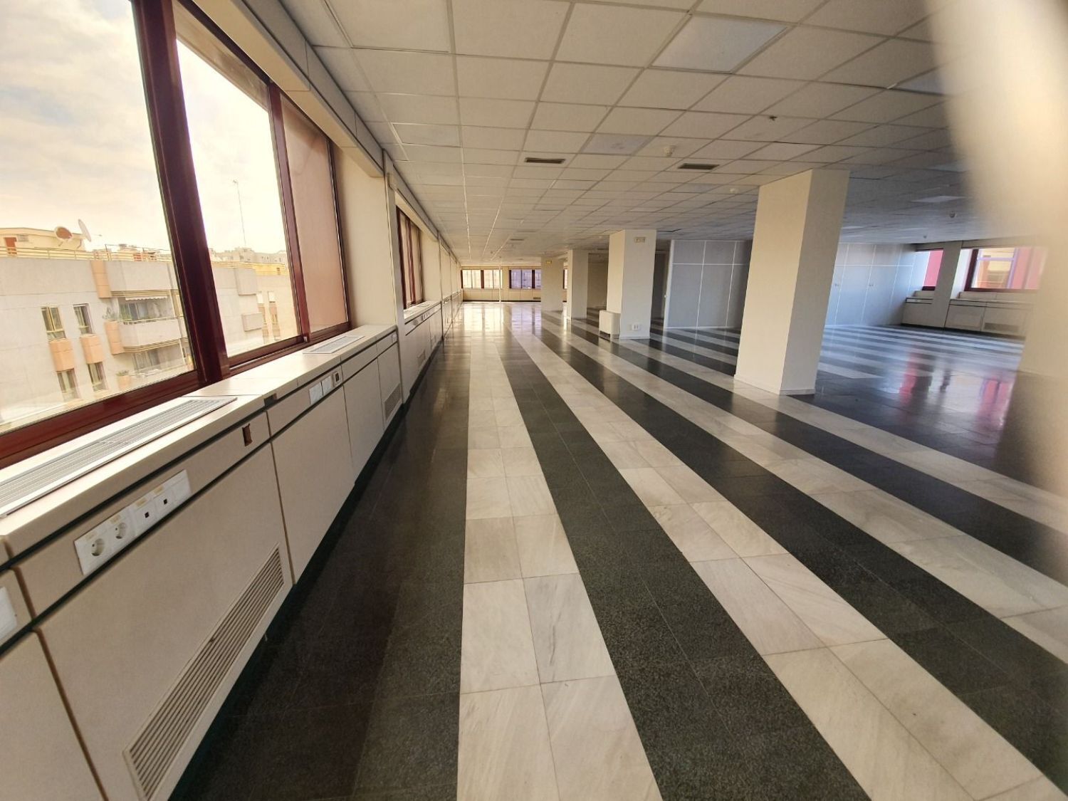 Office in Sevilla, Sevilla for lease Building Photo- Image 1 of 13