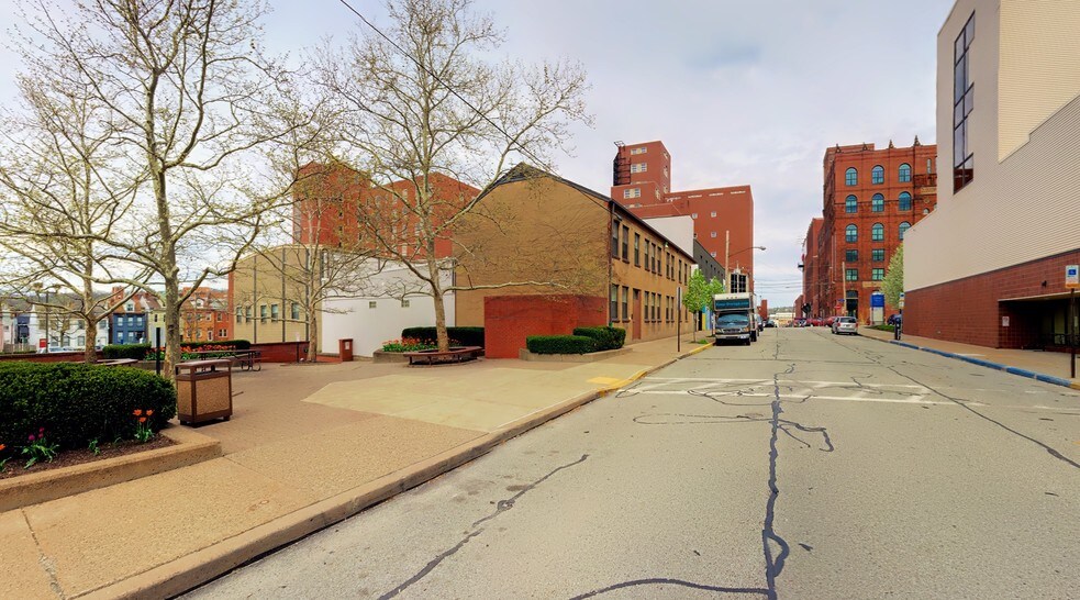 2015 Mary St, Pittsburgh, PA for sale - Primary Photo - Image 1 of 1