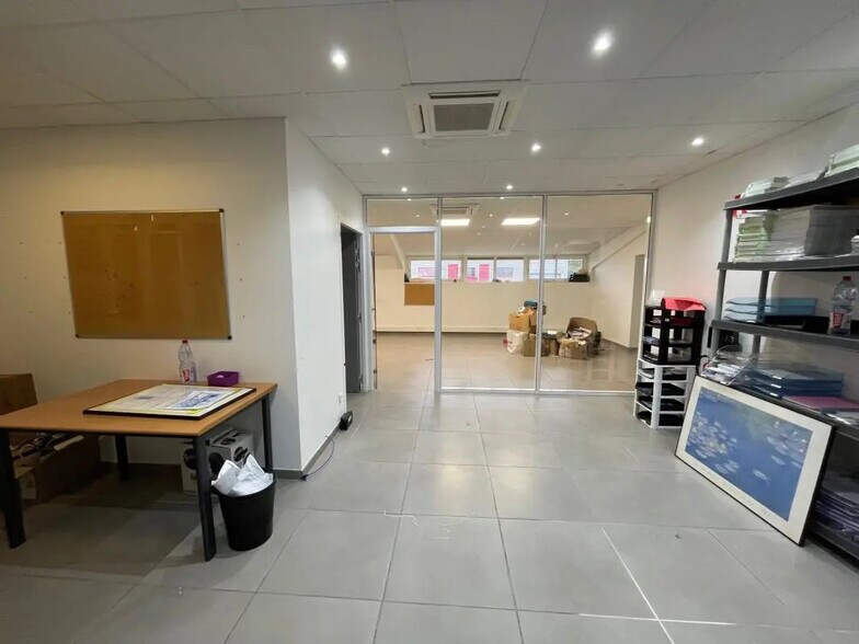 Office in Vendargues for lease - Building Photo - Image 1 of 6