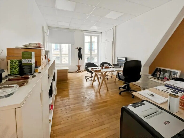 Office in Paris for lease - Building Photo - Image 1 of 6