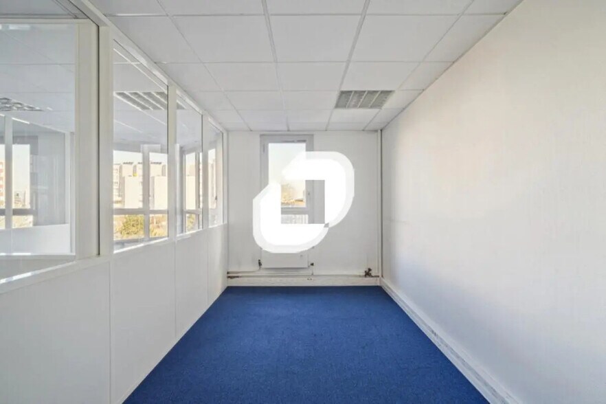 Office in Noisy-le-Grand for sale - Interior Photo - Image 1 of 12
