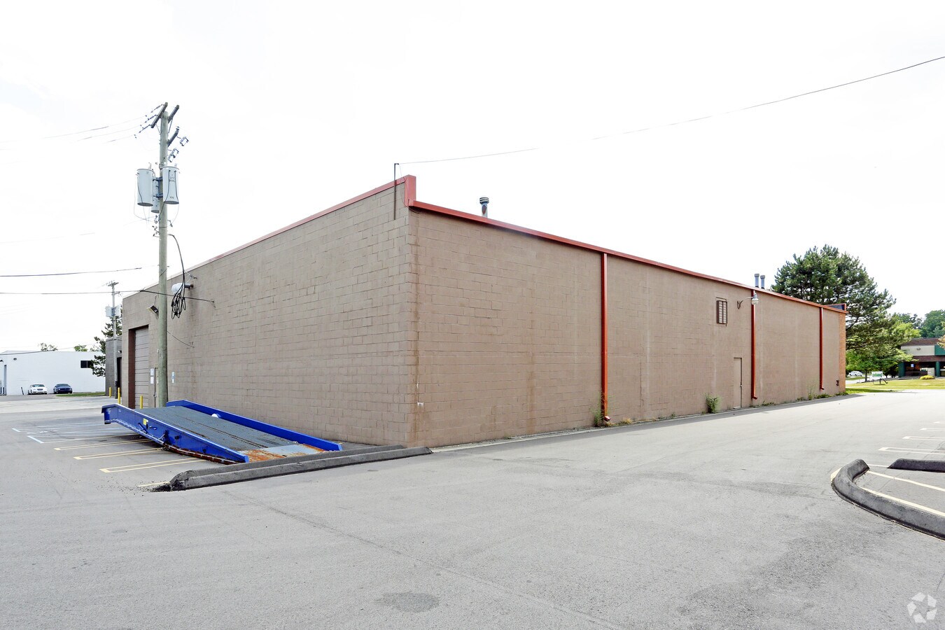 21380 Bridge St, Southfield, MI 48033