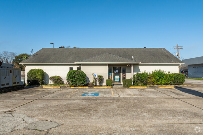 More details for 2100 Highway 365, Nederland, TX - Office for Sale