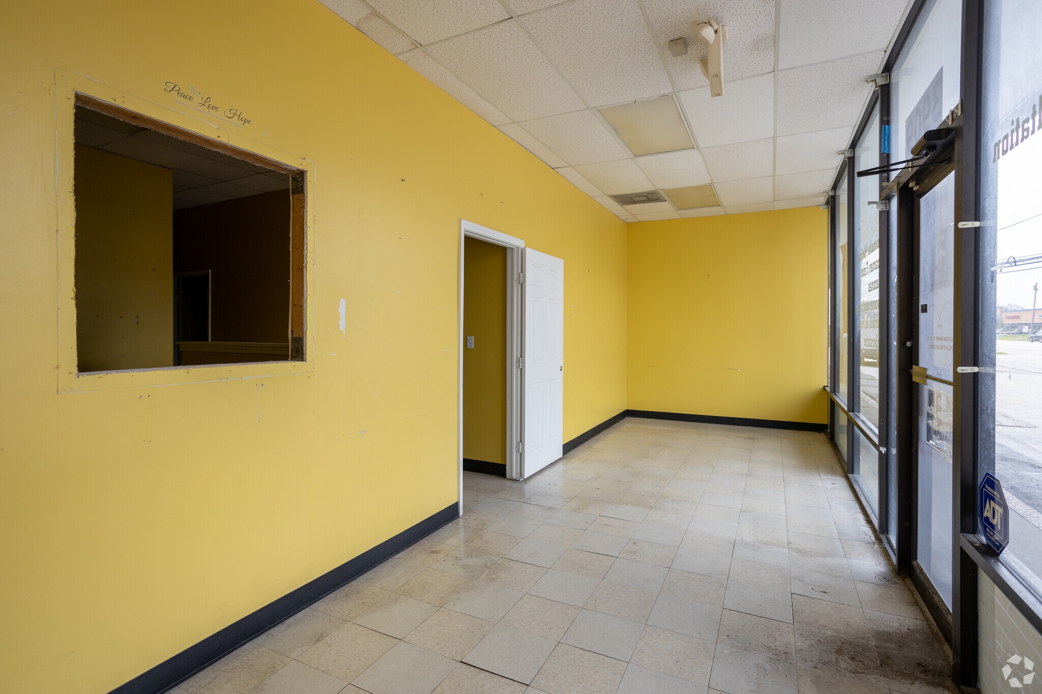 114-154 Fairmont Pky, Pasadena, TX for sale Interior Photo- Image 1 of 5