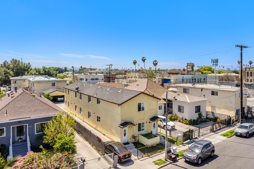 240 W 46th St, Los Angeles, CA for sale - Building Photo - Image 2 of 10