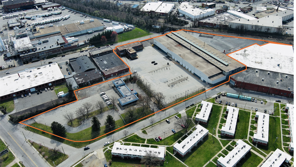 Warehouse & Office on 7.96 Acres portfolio of 5 properties for sale on LoopNet.com - Building Photo - Image 2 of 10