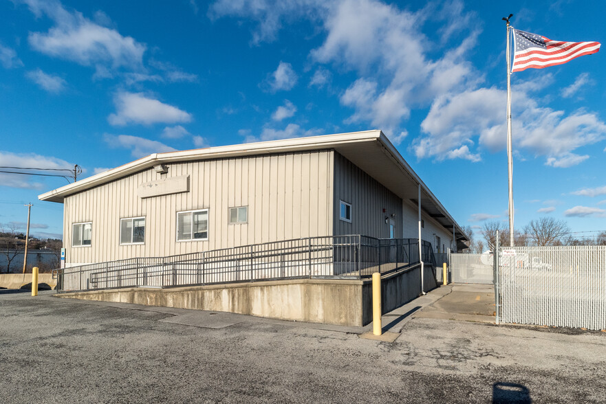 2661 Leisczs Bridge Rd, Leesport, PA for lease - Building Photo - Image 1 of 23