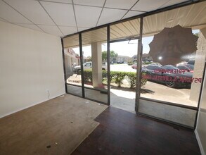 2525 W Bay Area Blvd, Friendswood, TX for lease Building Photo- Image 2 of 11