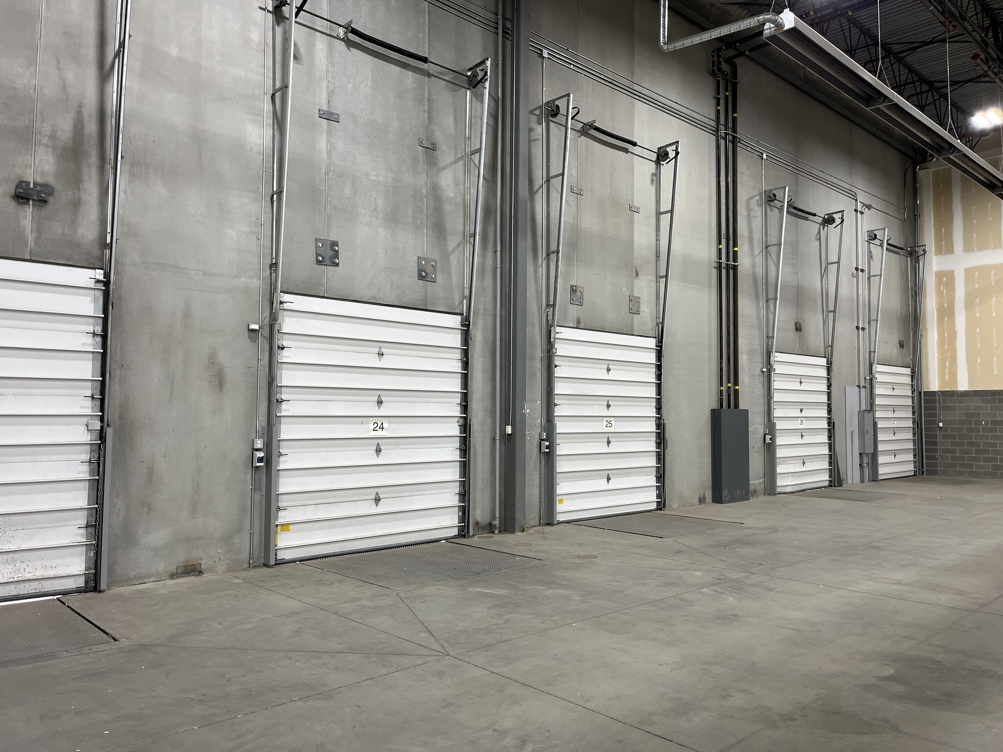 11546-11604 186th St NW, Edmonton, AB for lease Interior Photo- Image 1 of 6