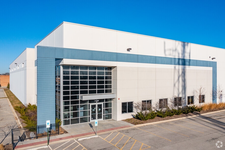 7720 N Lehigh Ave, Niles, IL for lease - Building Photo - Image 2 of 6