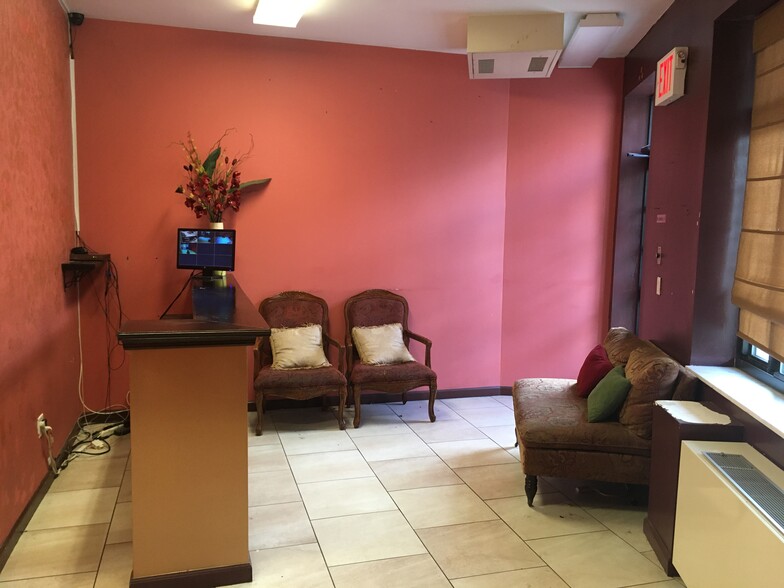 3003 Newtown Ave, Long Island City, NY for sale - Interior Photo - Image 1 of 1